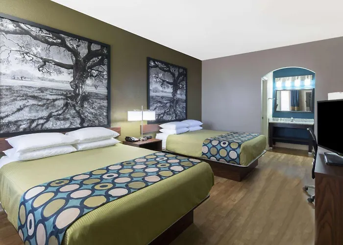 Super 8 By Wyndham San Antonio Near Fort Sam Houston
