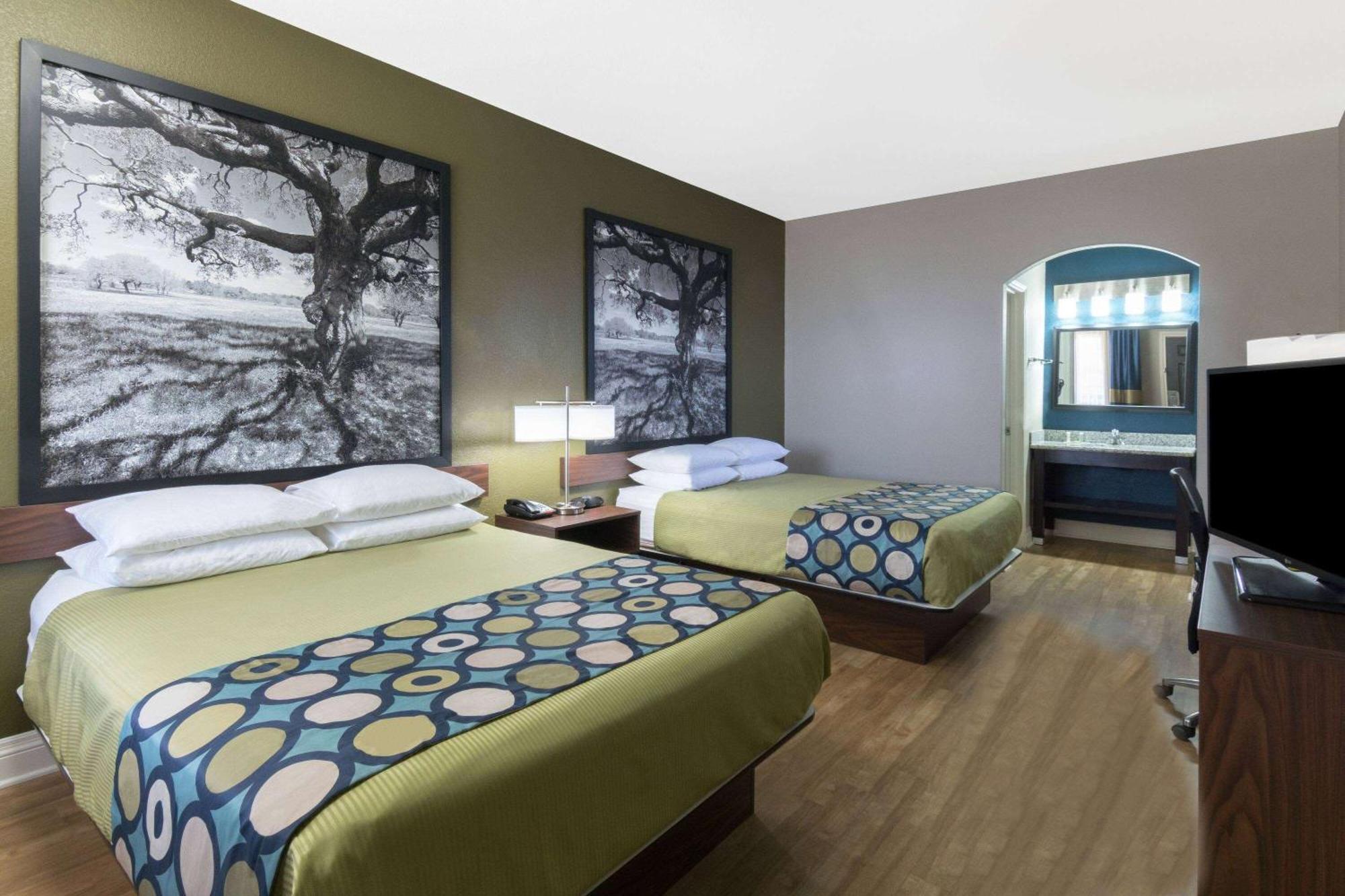 Super 8 By Wyndham Near Sam Houston 2* San Antonio