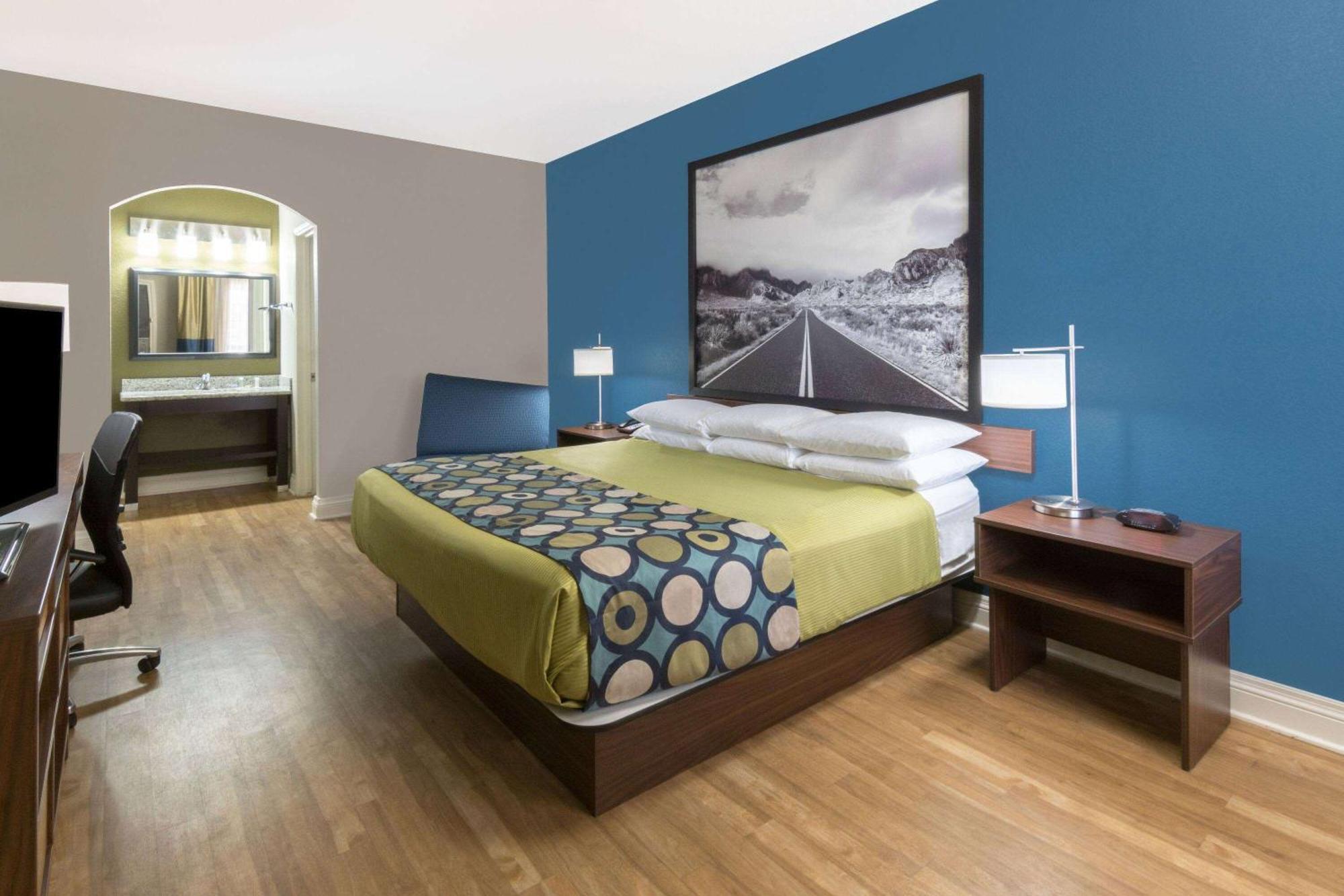 Motel Super 8 By Wyndham Near Sam Houston