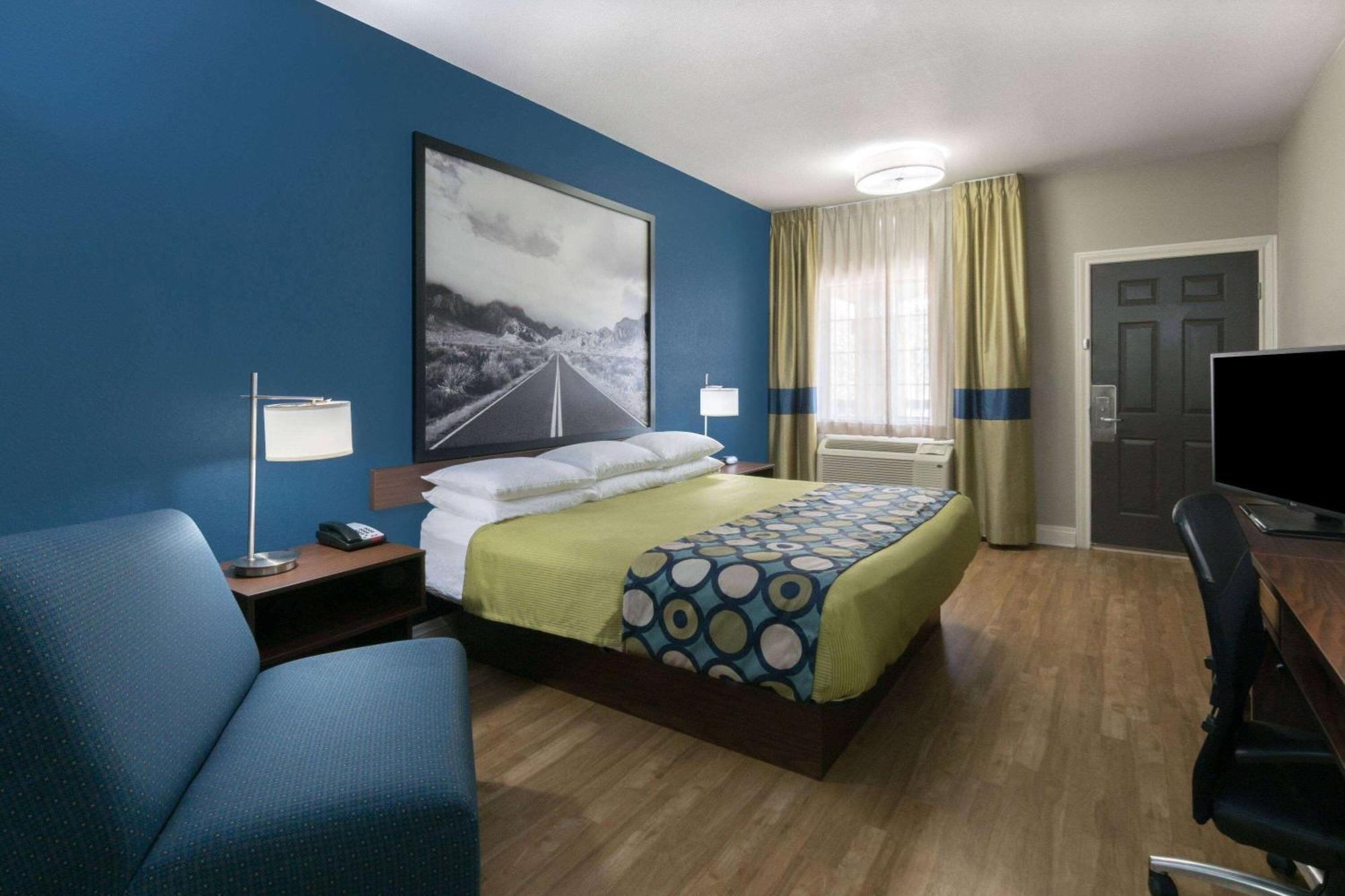 Motel Super 8 By Wyndham Near Sam Houston 2*
