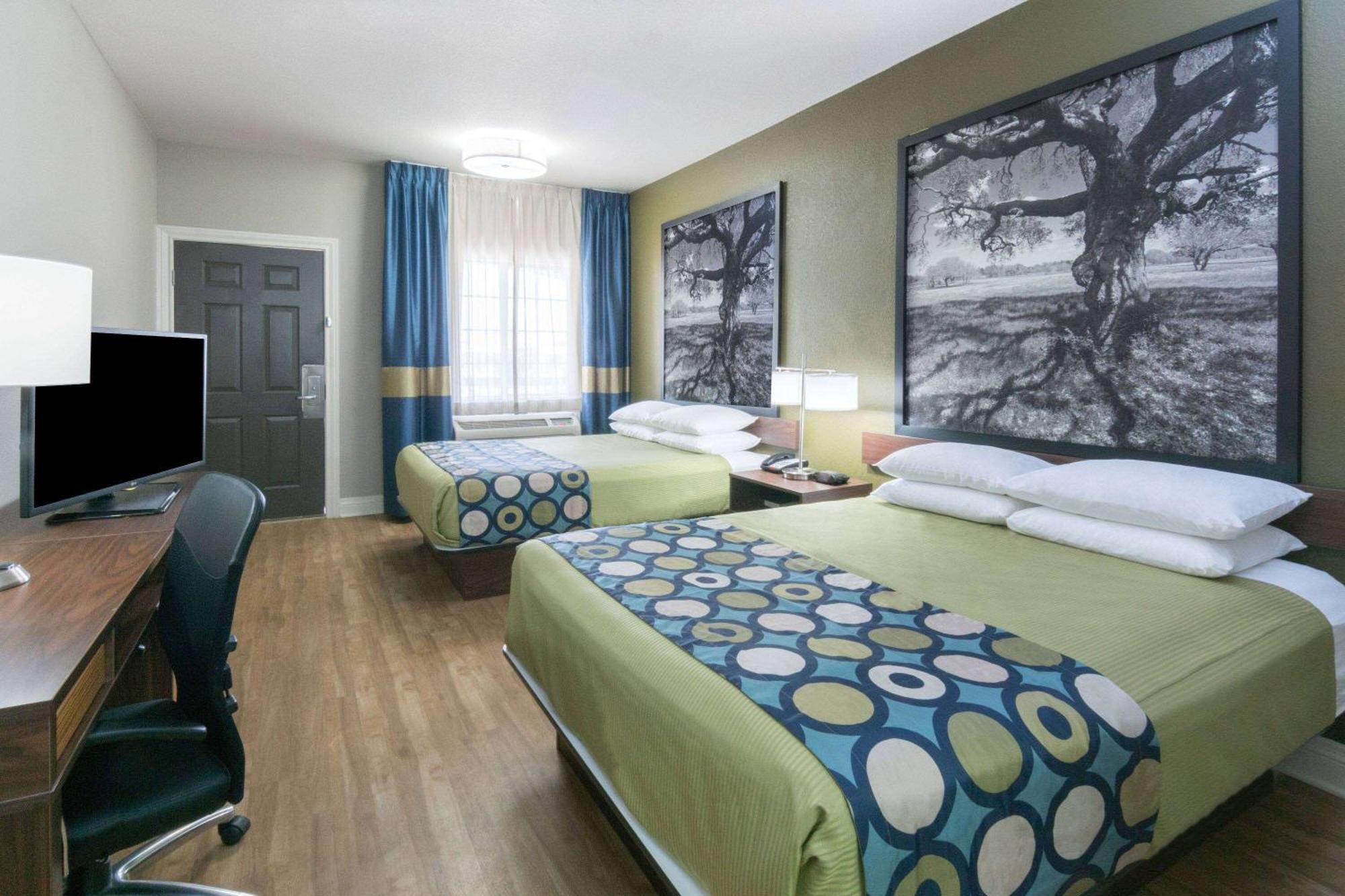 Super 8 By Wyndham Near Sam Houston Motel San Antonio