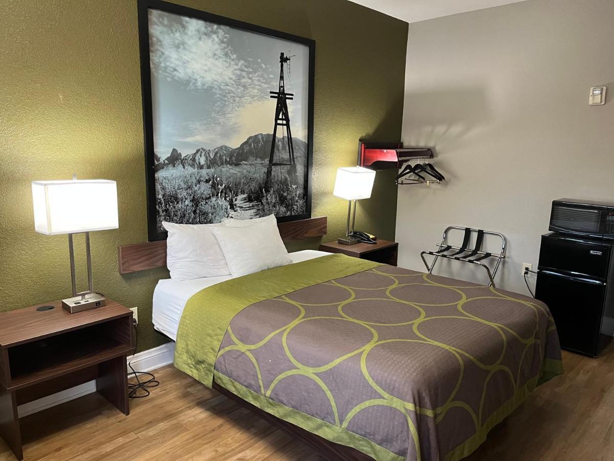 Motel Super 8 By Wyndham Near Sam Houston 2*