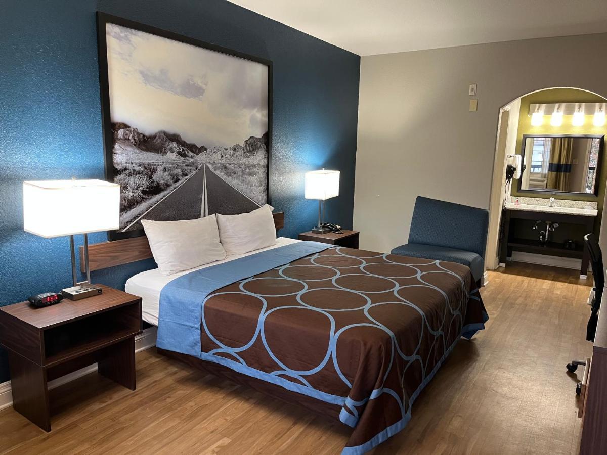 Super 8 By Wyndham Near Sam Houston 2* San Antonio