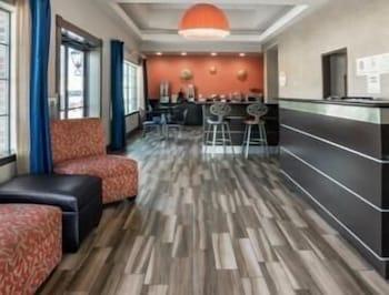 Super 8 By Wyndham Near Sam Houston Motel