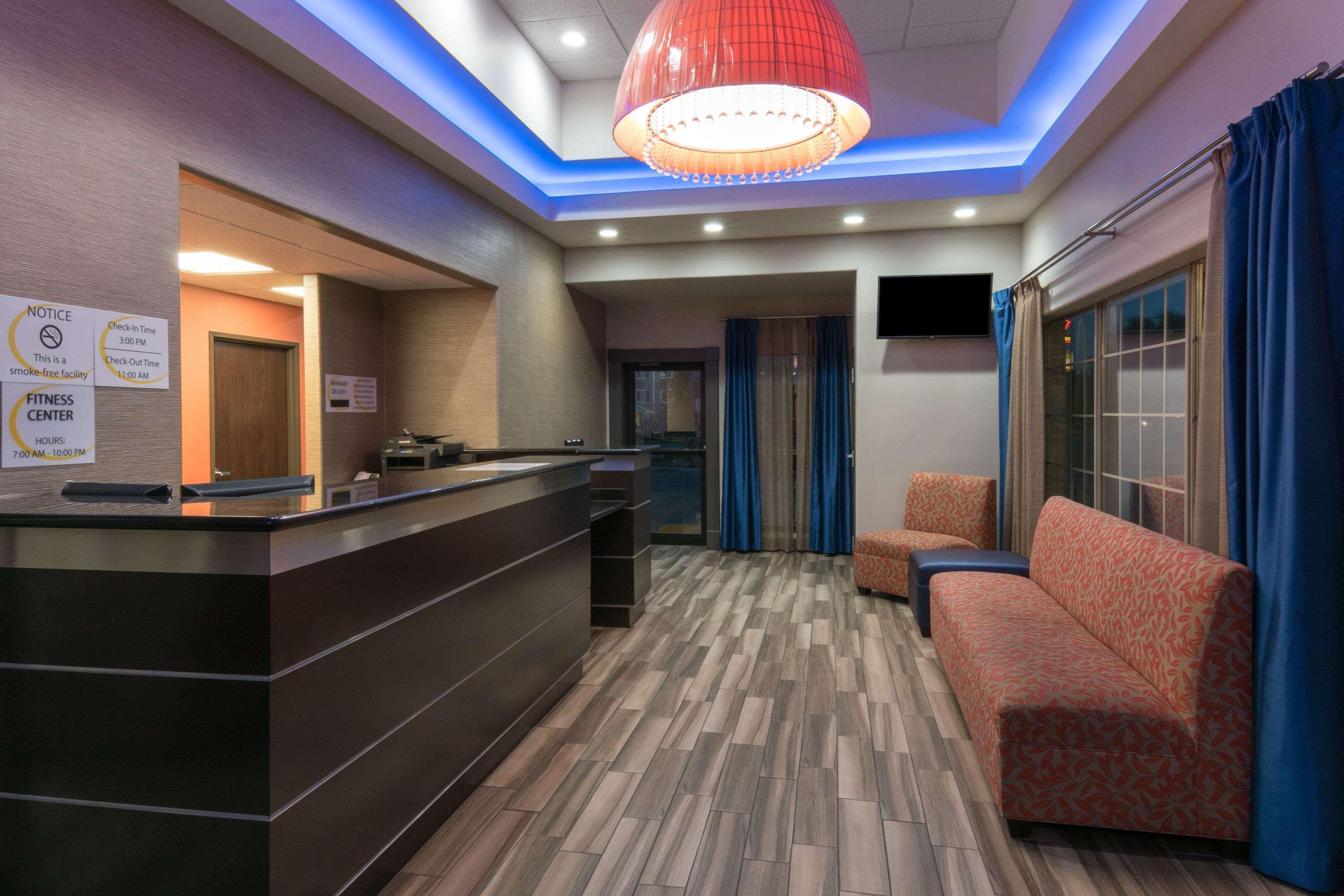 Super 8 By Wyndham Near Sam Houston Motel San Antonio