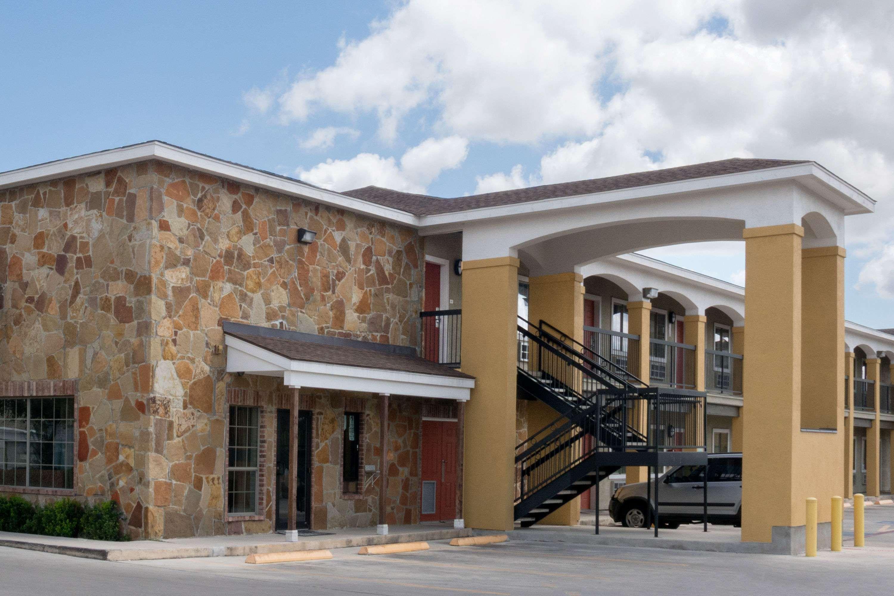 Motel Super 8 By Wyndham Near Sam Houston