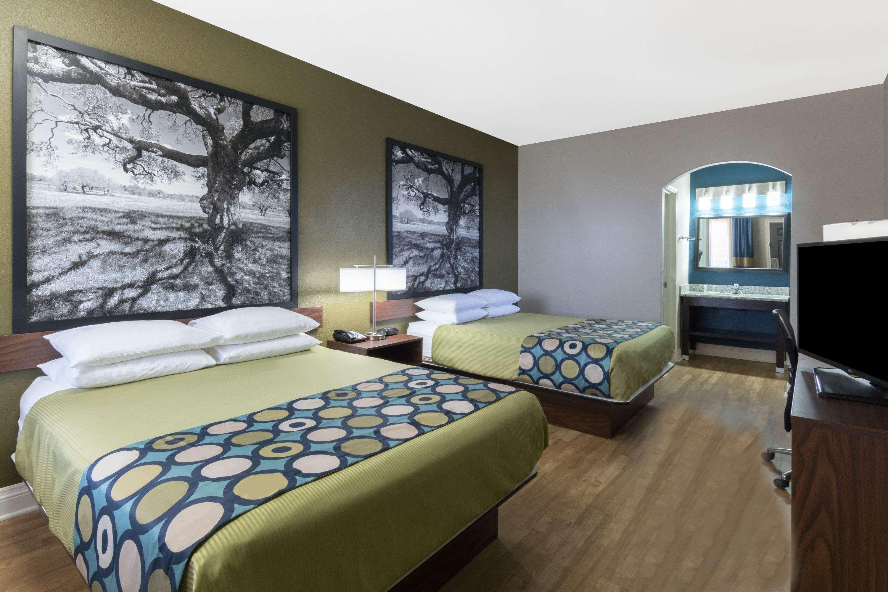 Super 8 By Wyndham Near Sam Houston 2* San Antonio