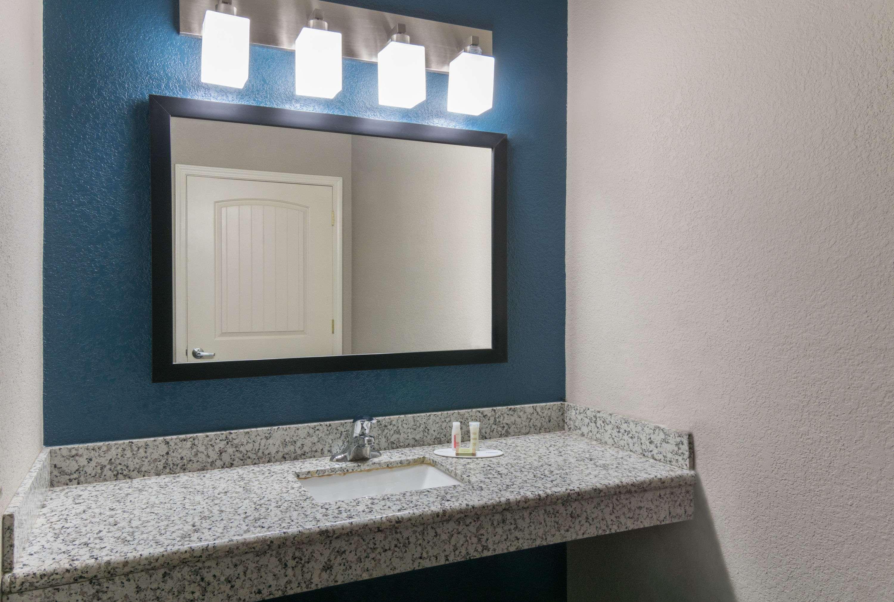 Super 8 By Wyndham Near Sam Houston Motel San Antonio