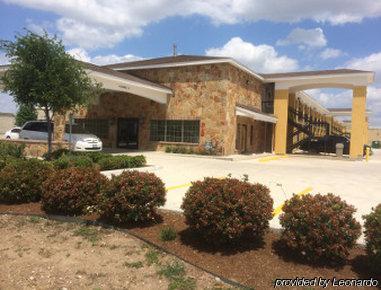 Super 8 By Wyndham Near Sam Houston San Antonio