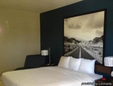 Motel Super 8 By Wyndham Near Sam Houston