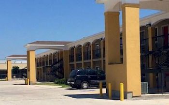 Motel Super 8 By Wyndham Near Sam Houston