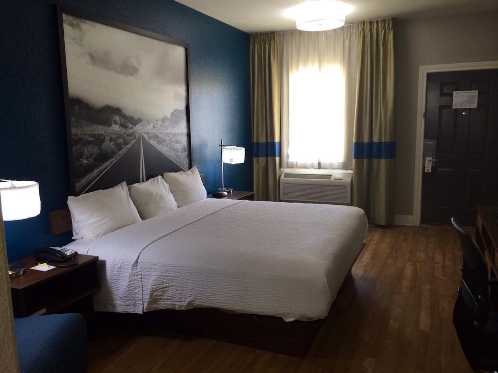 Super 8 By Wyndham Near Sam Houston 2*