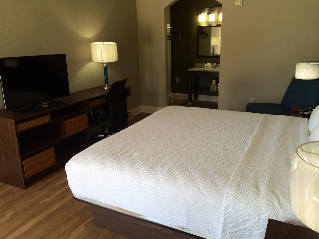 Motel Super 8 By Wyndham Near Sam Houston San Antonio