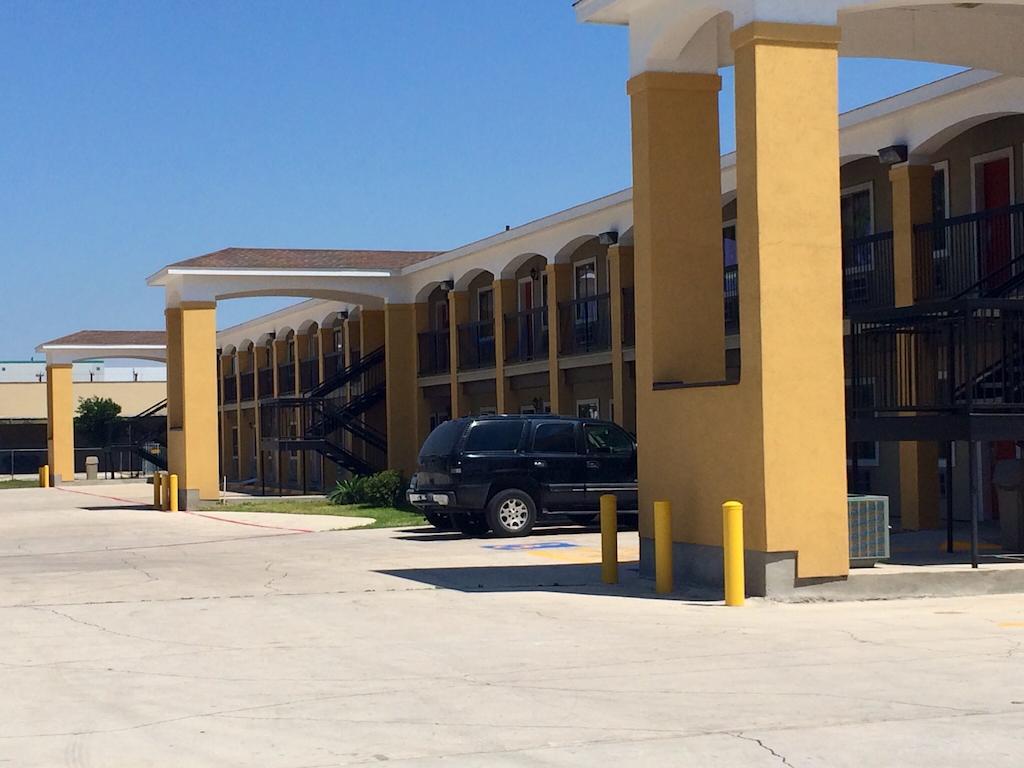 Super 8 By Wyndham Near Sam Houston 2* San Antonio