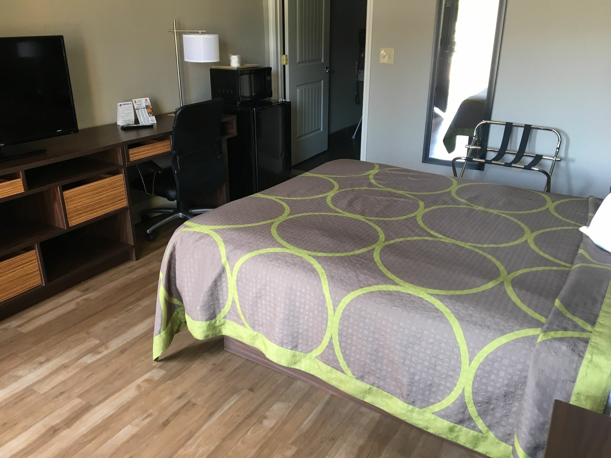 Super 8 By Wyndham Near Sam Houston Motel San Antonio