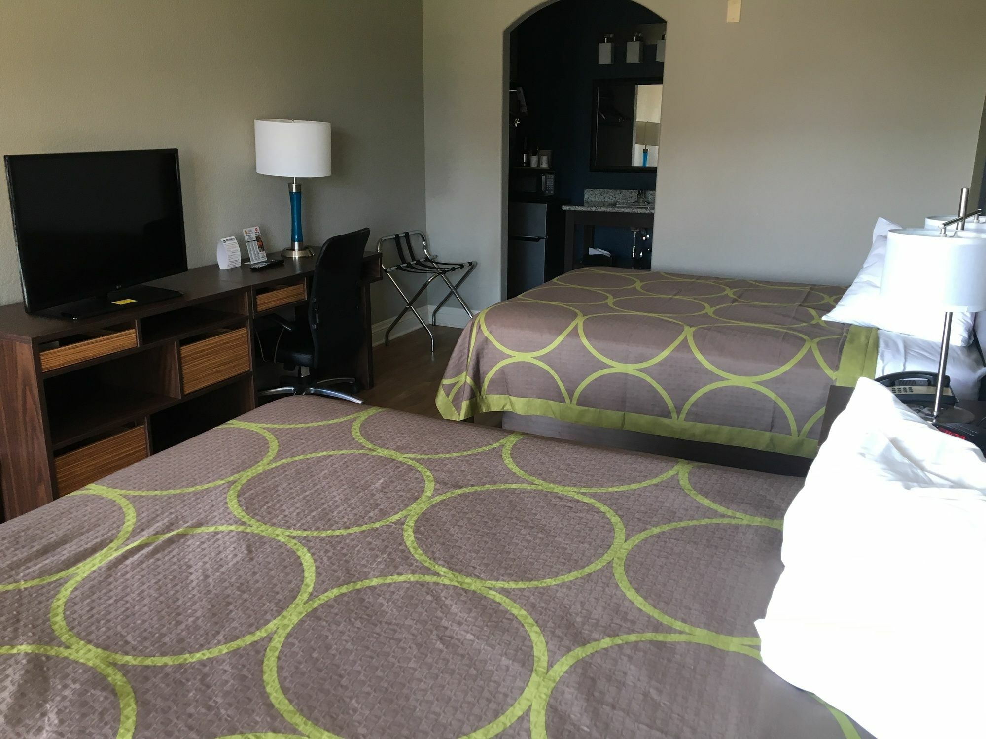Motel Super 8 By Wyndham Near Sam Houston 2*