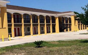 Super 8 By Wyndham Near Fort Sam Houston Motel